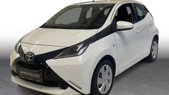 068 white Brugt 2017 Toyota Aygo x-press Hatchback | 59.900 kr. (Fair pris)