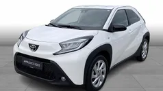 Pure white Brugt 2024 Toyota Aygo Active Hatchback | 144.900 kr. (Fair pris)