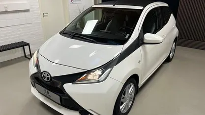 Hvid Brugt 2017 Toyota Aygo x-sky Hatchback | 39.800 kr. (God pris)
