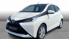 Hvid Brugt 2016 Toyota Aygo x-sky Hatchback | 64.900 kr. (Fair pris)