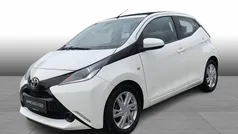 Hvid Brugt 2017 Toyota Aygo x-sky Hatchback | 64.900 kr. (Fair pris)