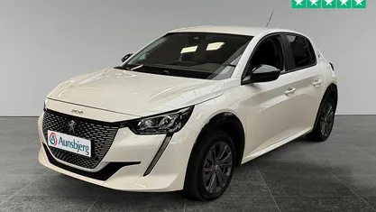 Hvid Brugt 2022 Peugeot e-208 Active Hatchback | 119.500 kr. (Fair pris)