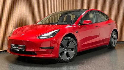 Rød Brugt 2023 Tesla Model 3 RWD Sedan | 229.995 kr. (Fair pris)