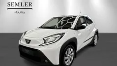 Hvid Brugt 2023 Toyota Aygo Active Hatchback | 149.900 kr. (Fair pris)
