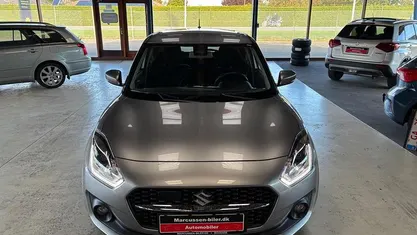 Gråmetal Brugt 2024 Suzuki Swift Exclusive Hatchback | 159.000 kr. (Fair pris)