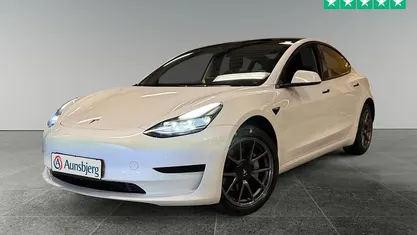 Hvid Brugt 2025 Tesla Model 3 Standard Range Sedan | 229.500 kr. (God pris)