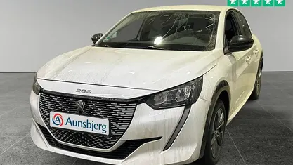 Hvid Brugt 2022 Peugeot e-208 Active Hatchback | 119.500 kr. (Fair pris)