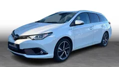070 white pearl Brugt 2018 Toyota Auris Touring Sports H2 Stationcar | 154.995 kr. (Fair pris)