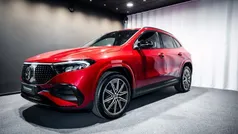 Farve: rødmetal Brugt 2025 Mercedes EQA250+ AMG SUV | 354.900 kr. (Super pris)