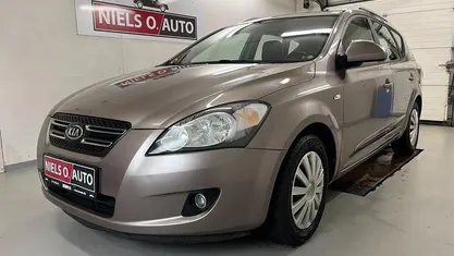 Brugt Kia Ceed Sportswagon Exclusive 143 HK (105 kW) 2008 Champagnemetal Stationcar