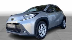 Shimmering silver Brugt 2022 Toyota Aygo Active Hatchback | 124.900 kr. (Fair pris)