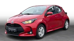 3u5 flame red Brugt 2022 Toyota Yaris Hybrid Active Hatchback | 199.900 kr. (Fair pris)
