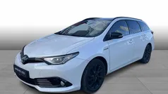 Pearl white/209 night sky blac Brugt 2017 Toyota Auris Touring Sports Stationcar | 124.995 kr. (Fair pris)