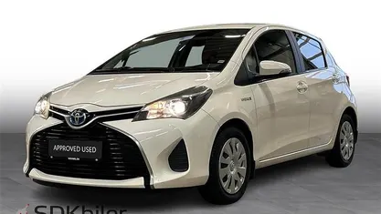 Hvid Brugt 2015 Toyota Yaris Hybrid Comfort Hatchback | 99.900 kr. (Lidt for dyr)