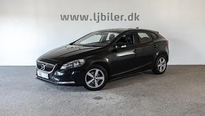 Sort Brugt 2017 Volvo V40 Kinetic Hatchback | 69.800 kr. (Fair pris)