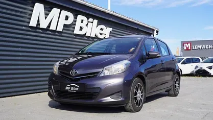Brugt Toyota Yaris Touch 99 HK (72 kW) 2013 Gråmetal Hatchback