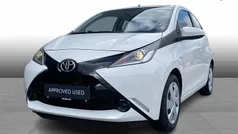 Hvid Brugt 2016 Toyota Aygo X-play Hatchback | 74.900 kr. (Fair pris)