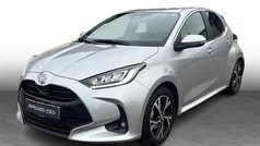 Shimmering silver Brugt 2025 Toyota Yaris Hybrid Style Hatchback | 234.900 kr. (Fair pris)