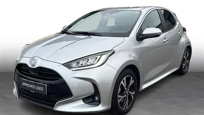 Shimmering silver Brugt 2025 Toyota Yaris Hybrid Style Hatchback | 234.900 kr. (Fair pris)