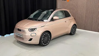 Lyserødmetal Brugt 2023 Fiat 500e La Prima | 164.700 kr. (Fair pris)