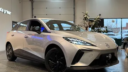 Brugt MG MG4 EV 125 kW (170 HK) 2023 Sølvmetal Hatchback