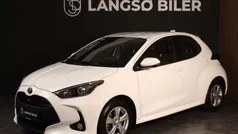 Hvid Brugt 2022 Toyota Yaris Hybrid Active Hatchback | 194.500 kr. (Fair pris)