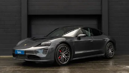Grå Brugt 2020 Porsche Taycan 4S Performance Package Sedan | 3.289 kr.