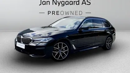 Sort Brugt 2022 BMW 530e M Sport Stationcar | 459.000 kr. (God pris)