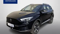 Sort Ny 2025 MG ZS Luxury Sedan | 174.795 kr. (Fair pris)