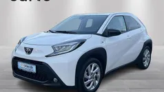 Pure white Brugt 2023 Toyota Aygo Active Hatchback | 134.900 kr. (Fair pris)