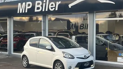 Hvid Brugt 2014 Toyota Aygo Hatchback | 19.800 kr. (Fair pris)