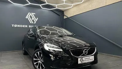 Sort Brugt 2019 Volvo V40 Momentum Stationcar | 204.500 kr. (Fair pris)