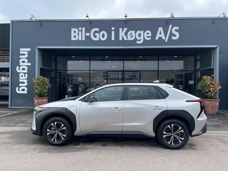 Ny Toyota bZ4X Active 164 kW (224 HK) 2025 Grå SUV