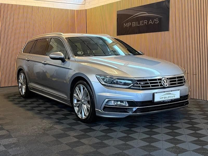 Sølvmetal Brugt 2018 VW Passat R-line Stationcar | 149.900 kr. (Fair pris) - Billede 1/4