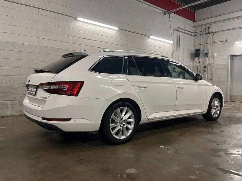 Brugt Skoda Superb Business Line 150 HK (110 kW) 2018 Hvid Stationcar