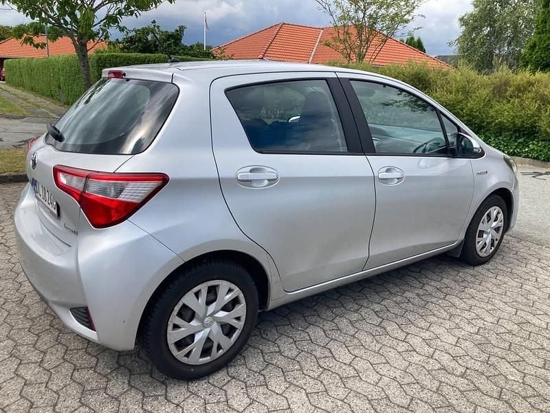 Brugt Toyota Yaris Hybrid H1 100 HK (73 kW) 2017 Hatchback