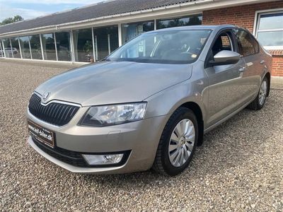 Cappuccino metalic Brugt 2017 Skoda Octavia Ambition Hatchback | 139.900 kr. (Lidt for dyr)
