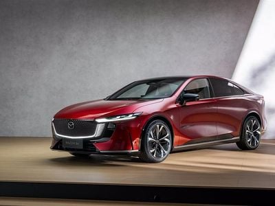 Rød Ny 2025 Mazda 6e Takumi-Line Sedan | 299.990 kr.