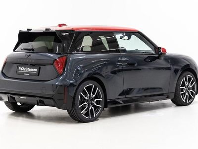 Farve: mørkblåmetal Brugt 2024 Mini Cooper Hatchback | 259.500 kr.