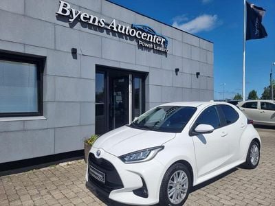 Hvid Brugt 2023 Toyota Yaris Hybrid Active Hatchback | 209.900 kr. (Fair pris)