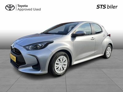 Shimmering silver Brugt 2022 Toyota Yaris Hybrid Comfort Hatchback | 119.900 kr.