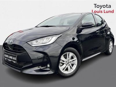 209 night sky black Brugt 2022 Toyota Yaris Hybrid Active Hatchback | 239.900 kr. (Dyr)