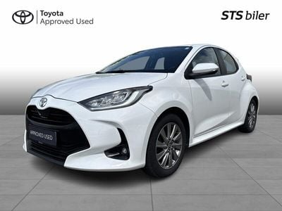 Pure white Brugt 2022 Toyota Yaris Active Hatchback | 194.995 kr. (Dyr)