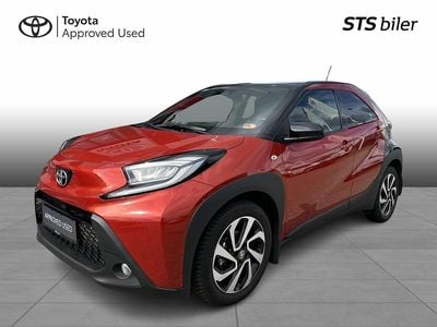Rødmetal Brugt 2024 Toyota Aygo Pulse Hatchback | 164.995 kr. (Lidt for dyr)