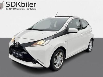 Hvid Brugt 2016 Toyota Aygo x-sky Hatchback | 74.900 kr. (Lidt for dyr)