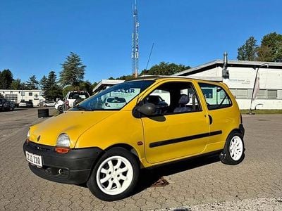 Brugt Renault Twingo 54 HK (39 kW) 1996 Gul Hatchback