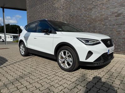 Brugt Seat Arona FR 115 HK (84 kW) 2025 Nevada white med sort tag SUV