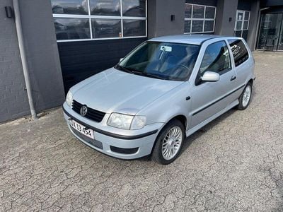 Sølvmetal Brugt 2000 VW Polo Comfortline | 15.000 kr.