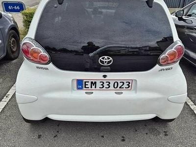 Hvid Brugt 2013 Toyota Aygo Hatchback | 36.500 kr. (Fair pris)