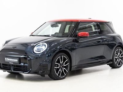 Farve: mørkblåmetal Brugt 2024 Mini Cooper Hatchback | 259.500 kr.